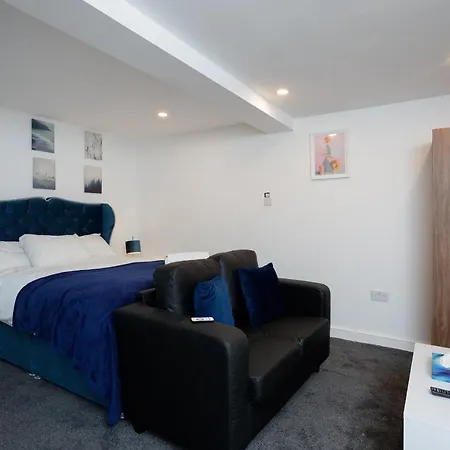 Carter House Apartments.....6 Beds In 3 Bedrooms Apartment Leeds (West Yorkshire)