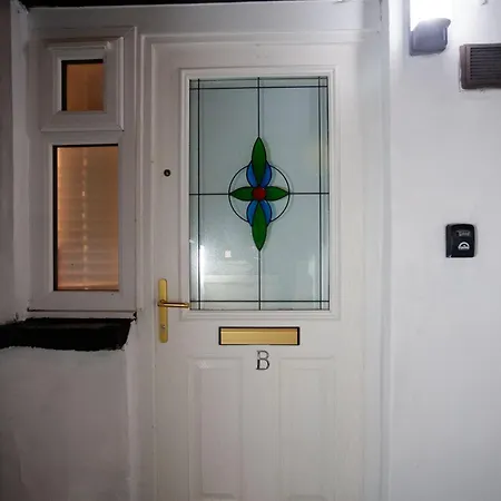 Carter House Apartments.....6 Beds In 3 Bedrooms *