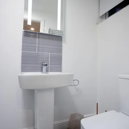 Carter House Apartments.....6 Beds In 3 Bedrooms