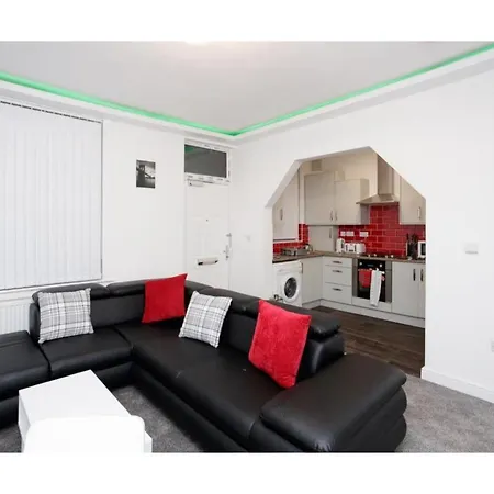Carter House Apartments.....6 Beds In 3 Bedrooms * Leeds (West Yorkshire)