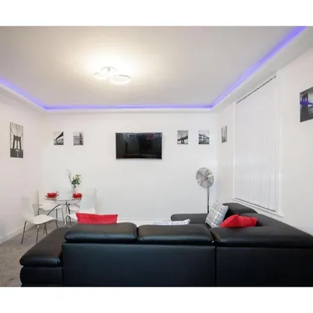 Carter House Apartments.....6 Beds In 3 Bedrooms Leeds (West Yorkshire)